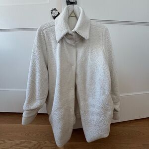Alo Sherpa shacket. Cream. Size medium